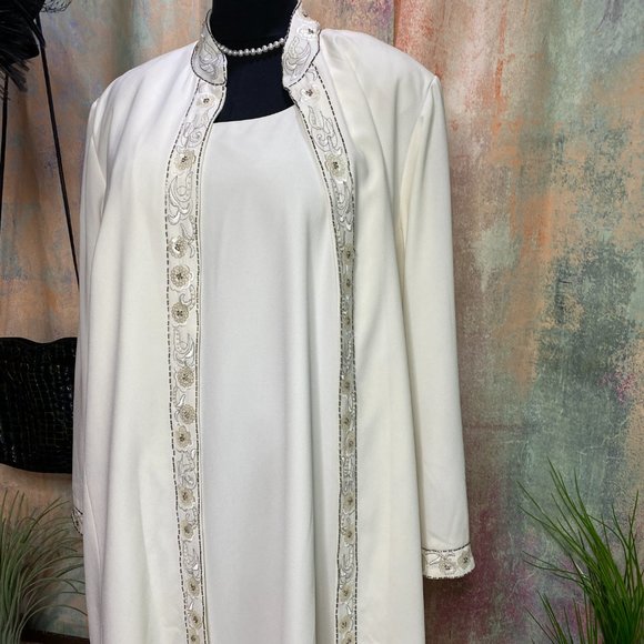 📌 Off-white Dress and Coat with beaded Trim - Picture 12 of 16